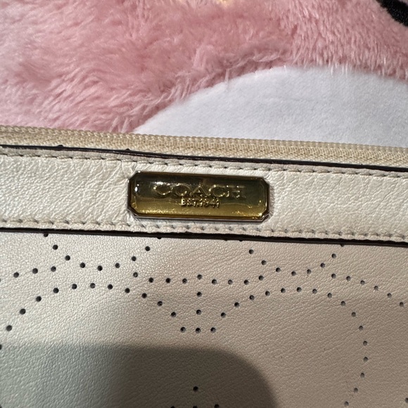 white leather Coach perforated signature "C" wristlet - Picture 2 of 8